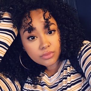 Meet your Posher, Kayla